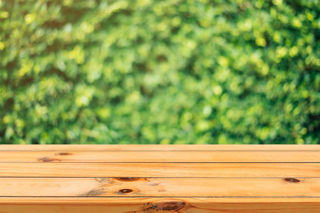 Terras tafel in de tuin